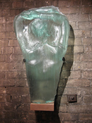 sculpture back centre